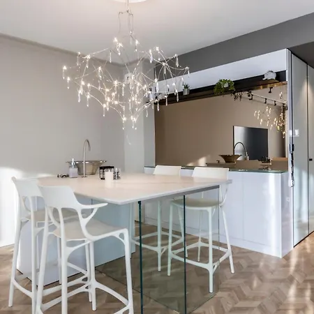 Arena Mall Galleria & Parking 4 *