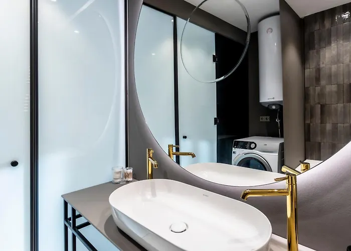 Arena Mall Galleria & Parking 4 *