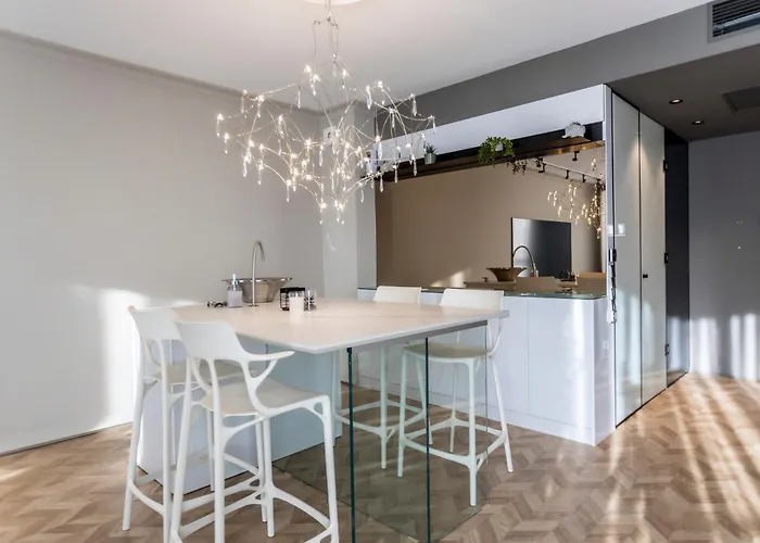 Arena Mall Galleria & Parking 4 *